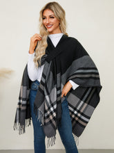 Load image into Gallery viewer, Fringe Contrast Plaid Poncho