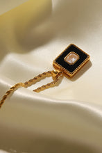 Load image into Gallery viewer, Square Pendant Twisted Chain Necklace