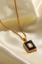 Load image into Gallery viewer, Square Pendant Twisted Chain Necklace