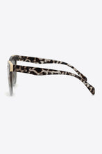 Load image into Gallery viewer, Traci K Collection Tortoiseshell Polycarbonate Frame Full Rim Sunglasses