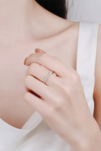 Load image into Gallery viewer, Eye-Catching 925 Sterling Silver Moissanite Ring