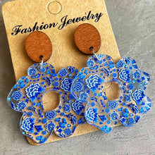 Load image into Gallery viewer, Flower Shape Acrylic Dangle Earrings