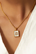Load image into Gallery viewer, Square Pendant Twisted Chain Necklace