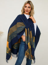 Load image into Gallery viewer, Fringe Contrast Plaid Poncho
