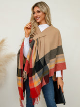 Load image into Gallery viewer, Fringe Contrast Plaid Poncho
