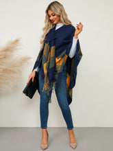 Load image into Gallery viewer, Fringe Contrast Plaid Poncho
