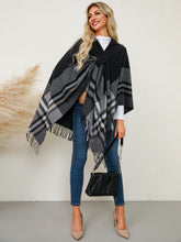 Load image into Gallery viewer, Fringe Contrast Plaid Poncho
