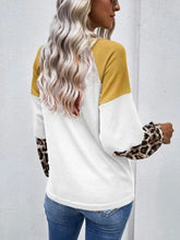 Load image into Gallery viewer, Twisted Color Block Round Neck Long Sleeve T-Shirt
