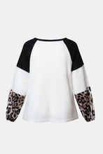 Load image into Gallery viewer, Twisted Color Block Round Neck Long Sleeve T-Shirt
