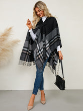 Load image into Gallery viewer, Fringe Contrast Plaid Poncho
