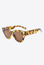 Load image into Gallery viewer, Traci K Collection Tortoiseshell Polycarbonate Wayfarer Sunglasses
