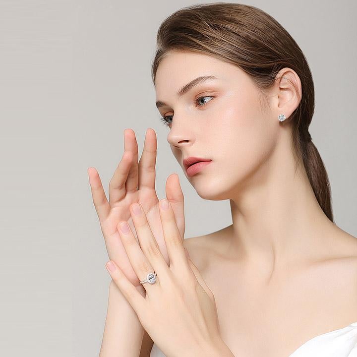 Round Cut Moissanite Diamond Simple Stud Earrings.