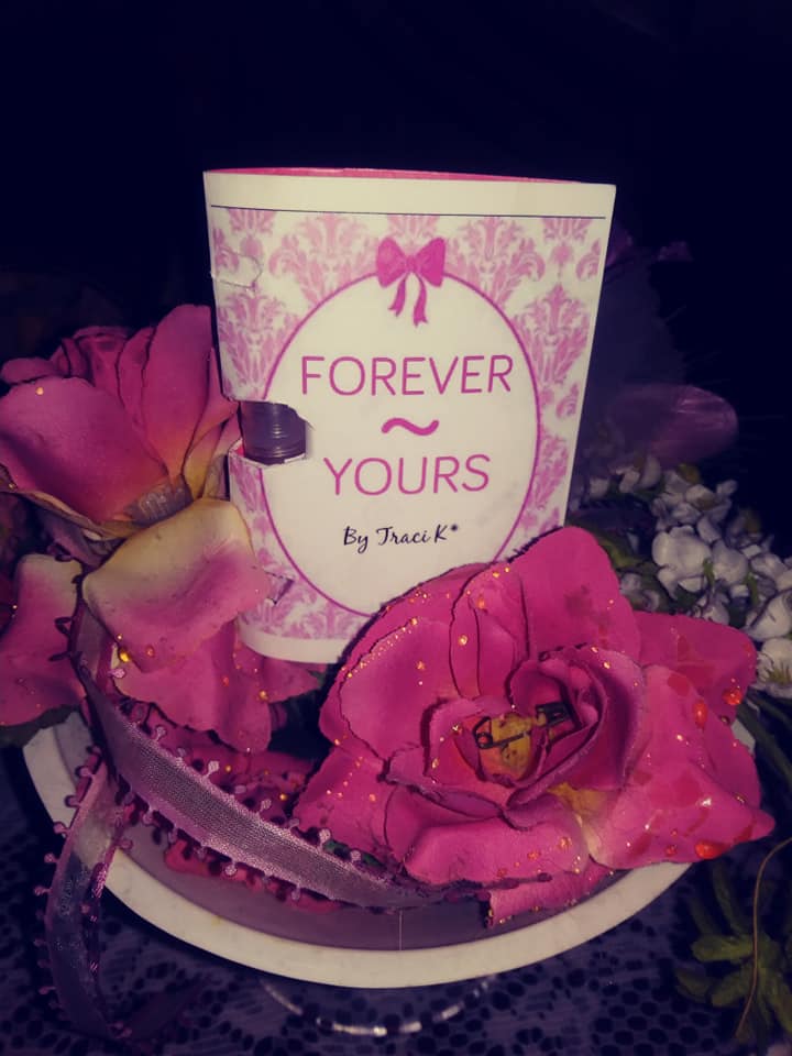 receive a nicely packaged  small spray of the fragrance great to put in your purse on the go and it lasts 