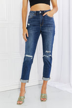 Load image into Gallery viewer, Vervet by Flying Monkey Full Size Distressed Cropped Jeans with Pockets
