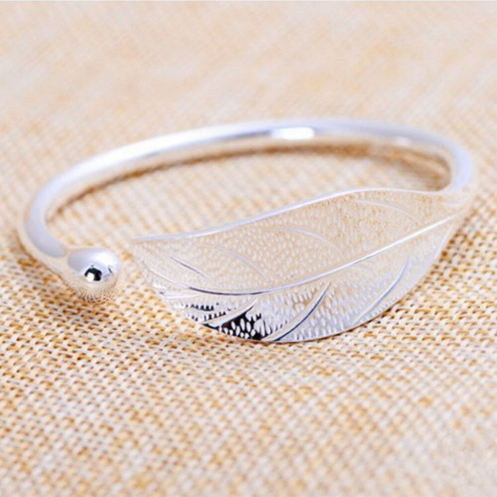 Stylish Wild Bracelet Fashion Trendy Elegant Leaves Jewelry Women Charm Bangle High Quality Luxury Bracelet Gifts