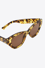 Load image into Gallery viewer, Traci K Collection Tortoiseshell Polycarbonate Wayfarer Sunglasses
