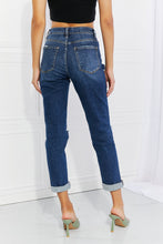 Load image into Gallery viewer, Vervet by Flying Monkey Full Size Distressed Cropped Jeans with Pockets
